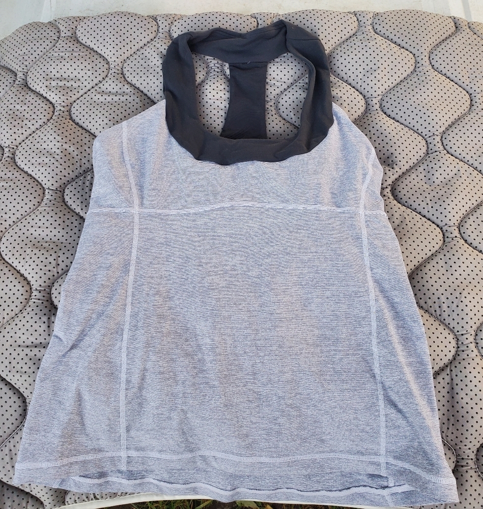 Lululemon Athletic Gray Striped Top w/bra Lining